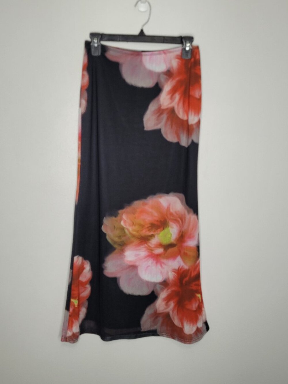 Passport black red flower print long maxi pull on moody romantic skirt size M